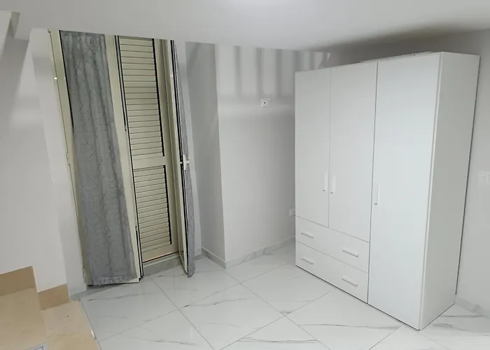 Simy3 Oda ve Kahvaltı Napoli